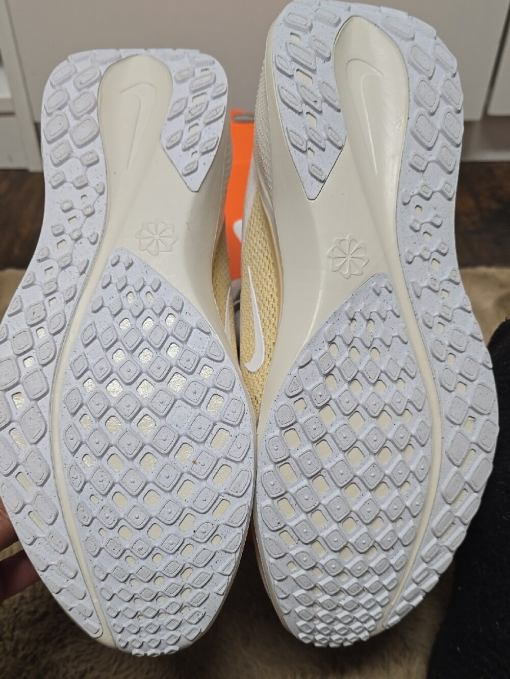 Nike Mens Running Shoes - Cream & Light Gray - Picture 7 of 8